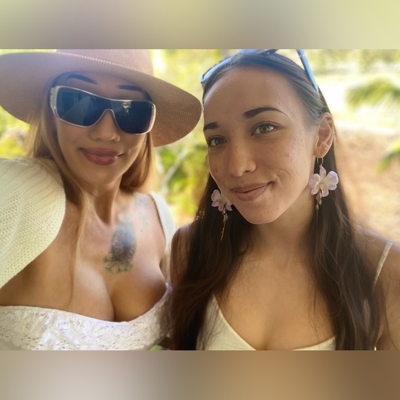 OUT OF OFFICE MEXICO🐬 closet temporarily CLOSED 😎 - Picture 4 of 17